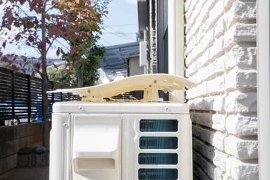 脚付きで通気性アップ