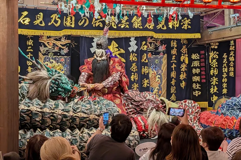 御夜に「石見神楽」が登場