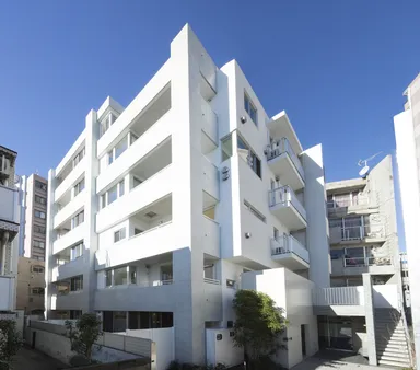 白が映える外観デザイン