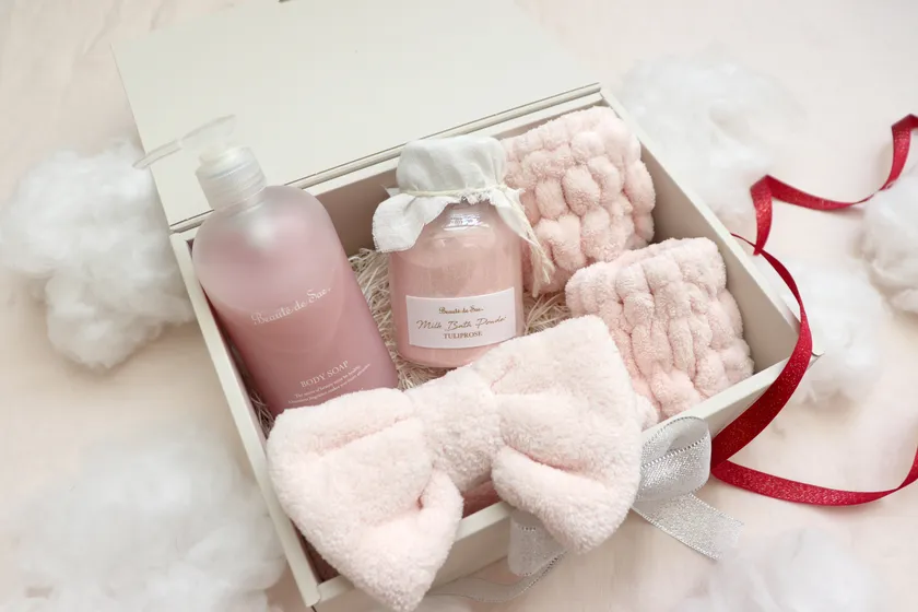 ボディソープとヘアバンド、リストバンド