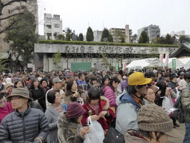 巻き寿司1,000人いっせい丸かぶり