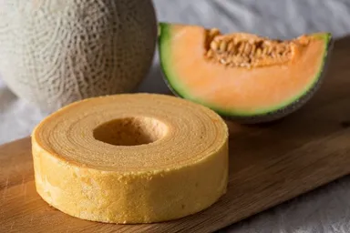 【お土産にも人気のメロンバウムクーヘン】
