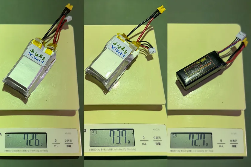 マイクロドローンに搭載した電池パック(左:シリコン負極電池パック、中央:リチウム負極電池パック、右:比較用の市販電池パック)
