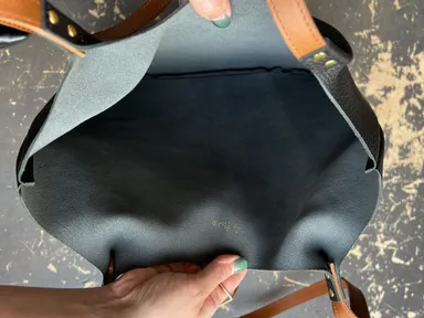 オールレザーで仕上げています