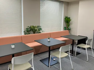 社員同士の交流の場としても利用できるリフレッシュスペース