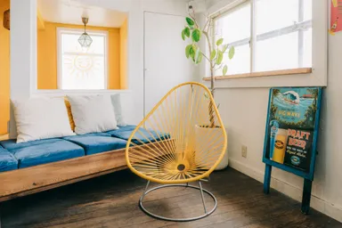 アカプルコチェア 黄 リビングにて