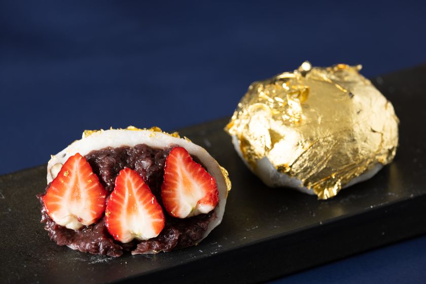 ジャンボ金箔大福 断面カット