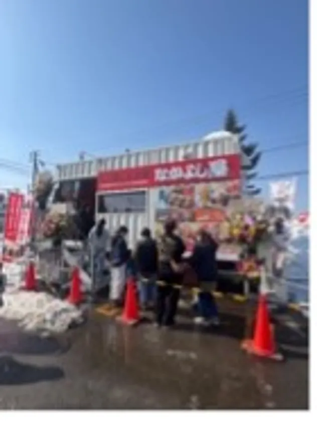 本店オープンの行列