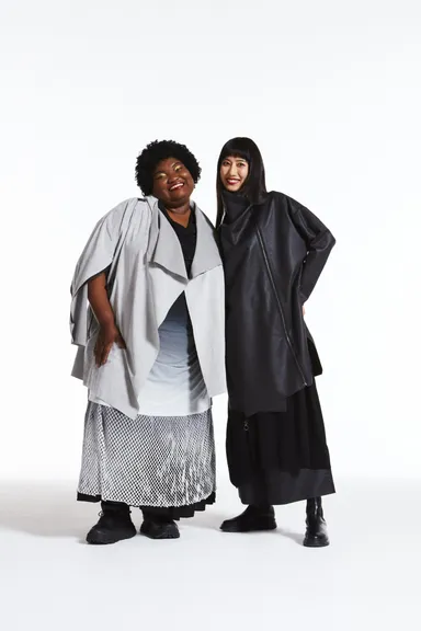 ミハイルギニスアオヤマDFAaward2021受賞コートストール［登録意匠］