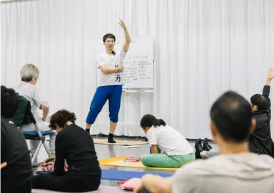 【がんばらない筋トレ】創始者　鈴木亮司