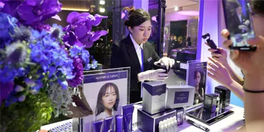 LE GINZAシリーズの展示