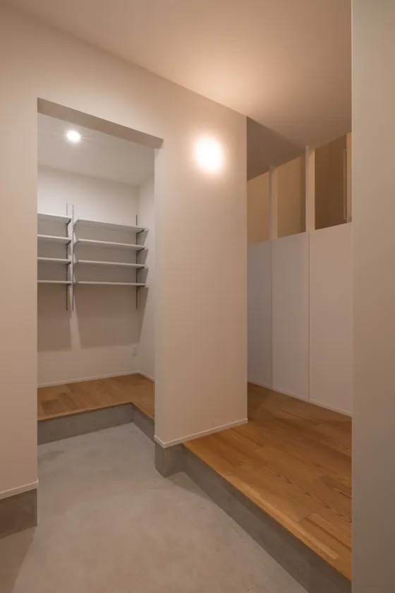 玄関にあるパントリー