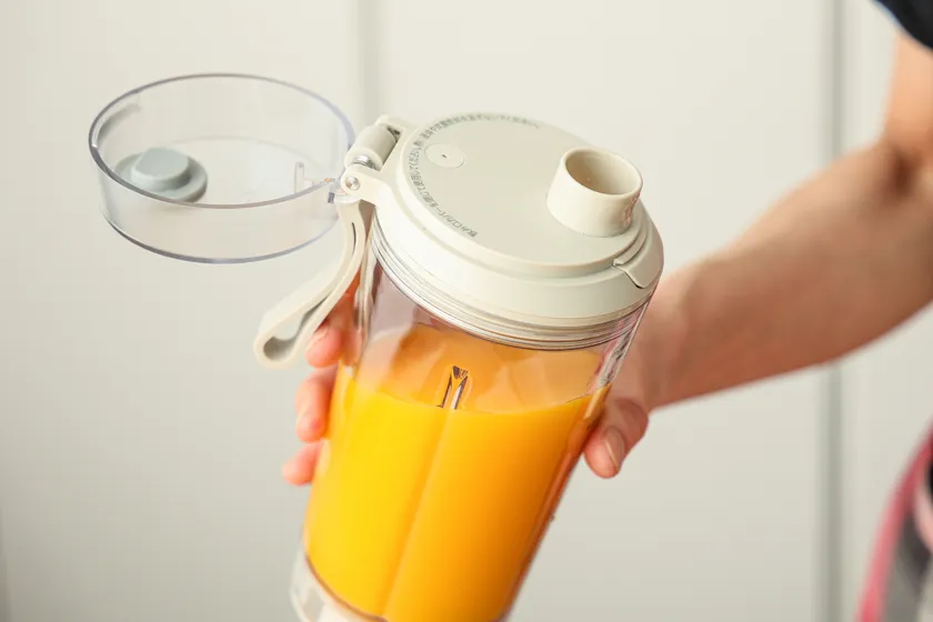 飲み付き口のブレンダーカップ