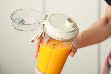 飲み付き口のブレンダーカップ