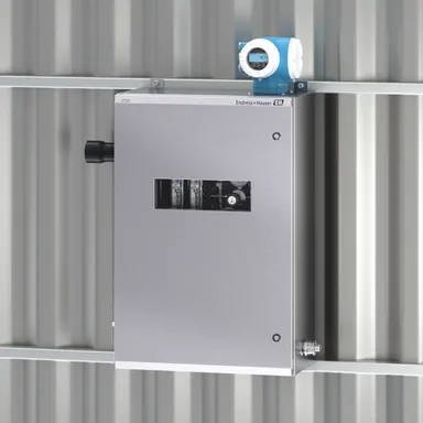 JT33 TDLASガスアナライザ(壁面に取り付けた状態)