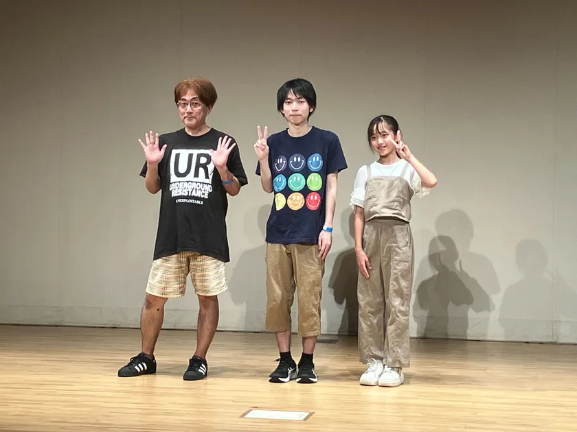 左から、小林でび監督、塩澤空さん、横須賀京香さん