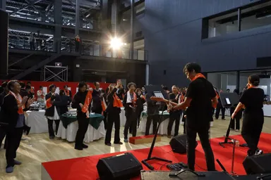 直会でのローランド社員によるバンド演奏