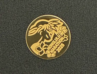 K24ホノルルマラソン2025記念メダル表面