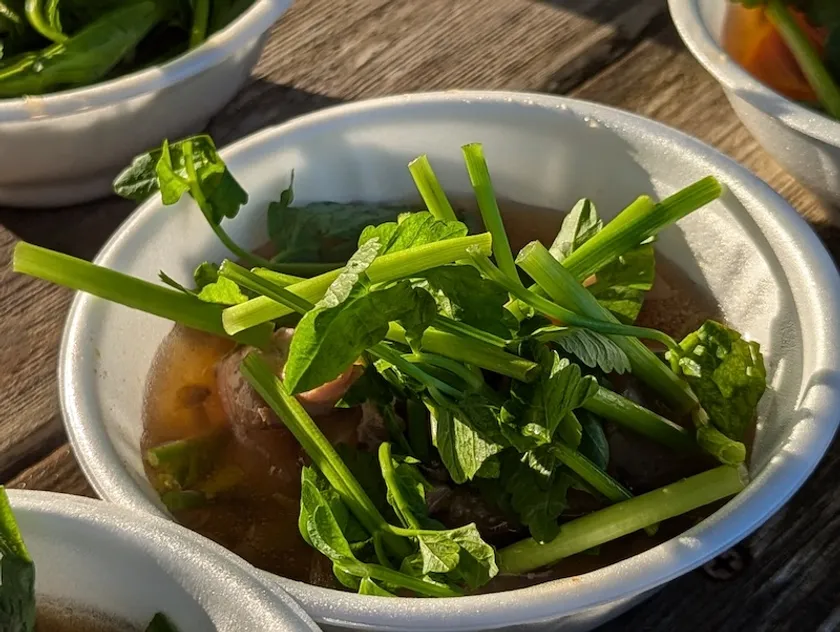 宮城名物のせり鍋