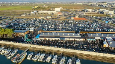 上空からのゆりあげ港朝市