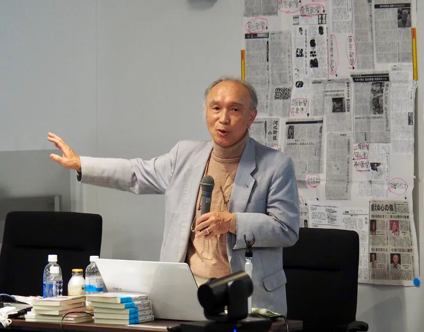 黒井さんによる講演の様子