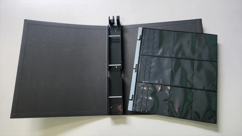 バインダーの本体とリフィルの形状はこのようになっている。