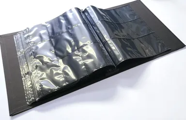 バインダーを開いた様子