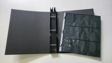 バインダーの本体とリフィルの形状はこのようになっている。