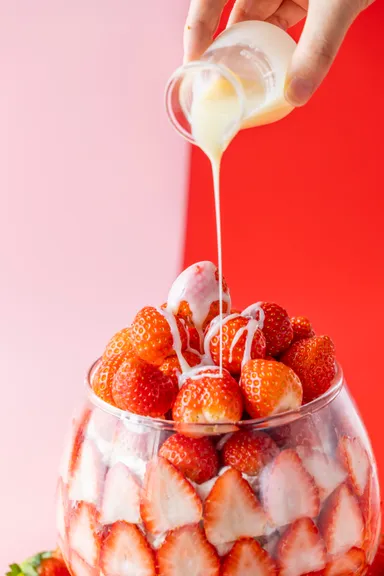 あふれる100粒いちごパフェ 9,000円(2)