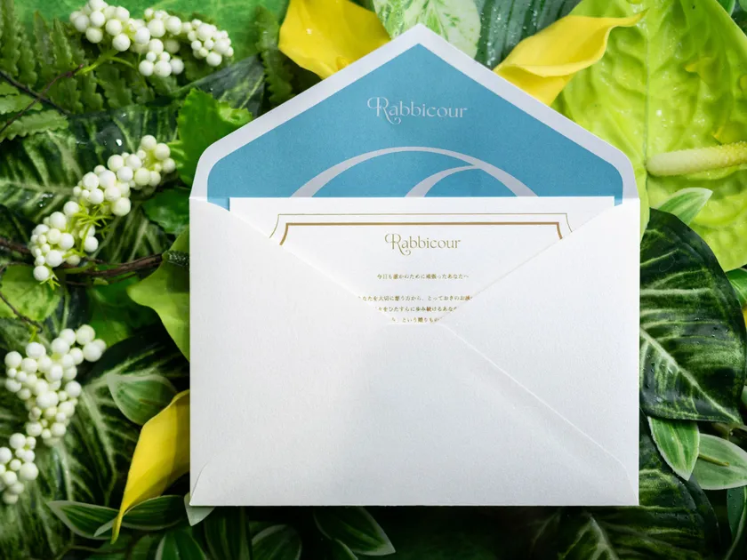 ブランド象徴色「ドラマティックブルー」の封筒ライナー