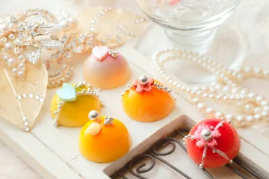 ネイルアートをモチーフにした「コフレ・ド・ショコラ」