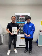 左から岩渕薬品株式会社 代表取締役社長 岩渕 琢磨 　有限会社トウチク 代表取締役 都築 則彦氏