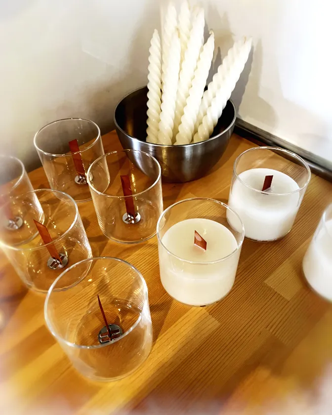 製作作業中のアロマキャンドル