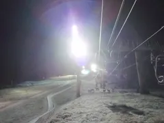 山頂へ向かうリフト