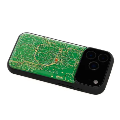 FLASH 東京回路線図 iPhone 17 Pro ケース　緑　ななめ