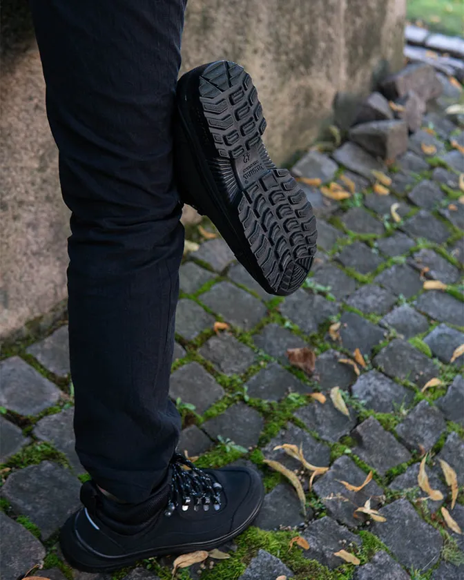 アイスバーンでも滑りにくいアウトソール