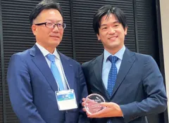 ベストサポーター賞 表彰式にて(右：ソフテス 取締役副社長 押川 哲也)