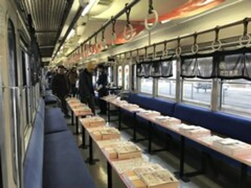 地酒電車車内