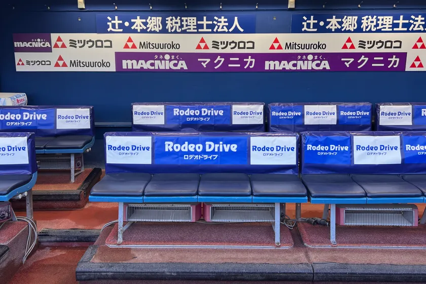 横浜スタジアム 一・三塁側ベンチシート広告
