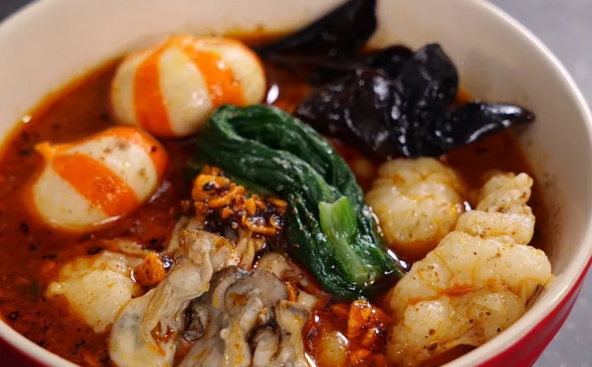 牛ホルモンと牡蠣の麻辣湯