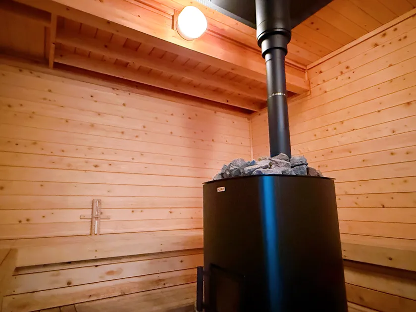 10人一緒にととのう広々サウナ【山梨】