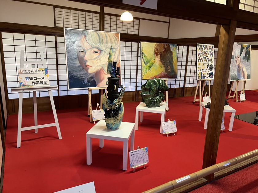 沼津御用邸記念公園で開催中の誠恵高等学校創作展