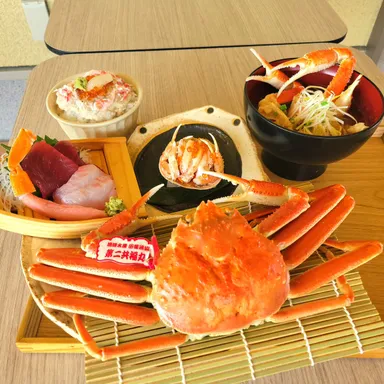 松葉ガニ、親ガニ定食～松葉ガニ・親ガニ・刺身・カニ汁・かにめし～