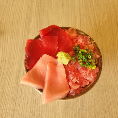 紅白まぐろ3種丼