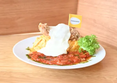 とろけるチーズつくば鶏フライドチキンとまとオムライス