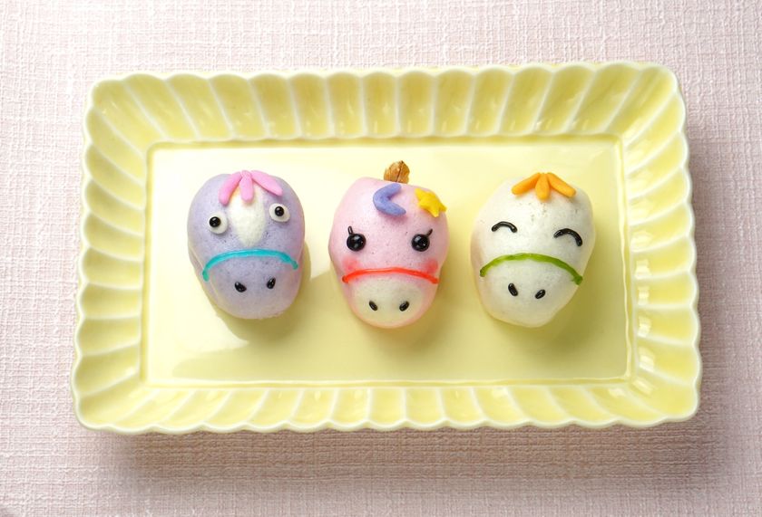 新年限定菓子「ウマくいって ニコニコ~ん!」