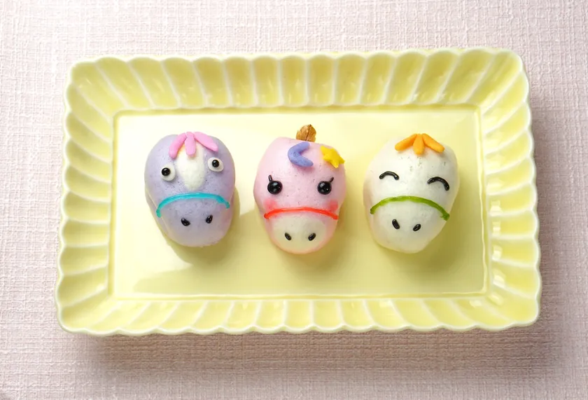 新年限定菓子「ウマくいって ニコニコ~ん!」