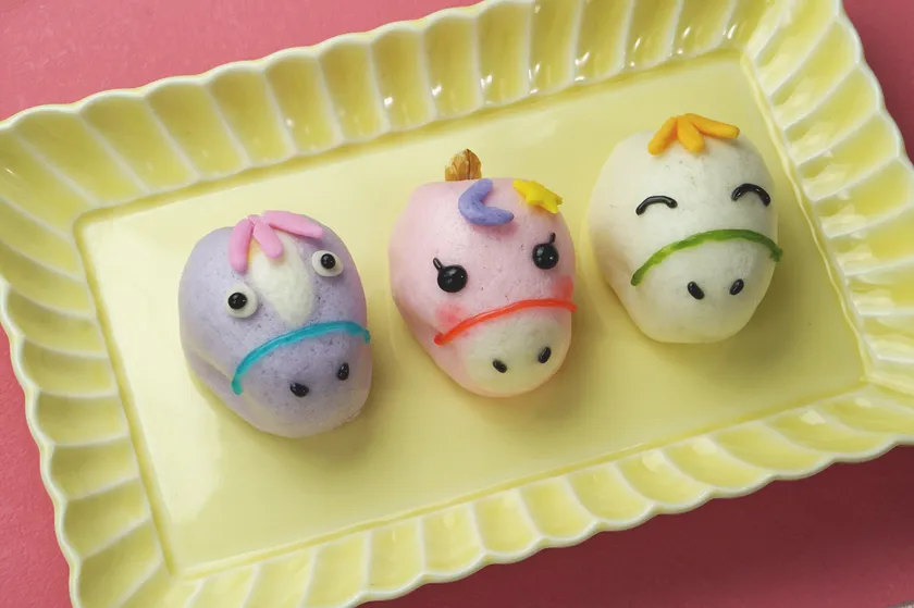 職人が一つひとつ手作業で表情を描き上げたユニコーンまんじゅう。