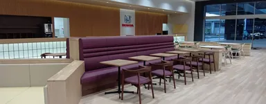 キッズスペースとソファー席