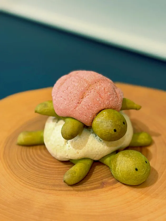 「紅白親子亀パン」390円(税込)